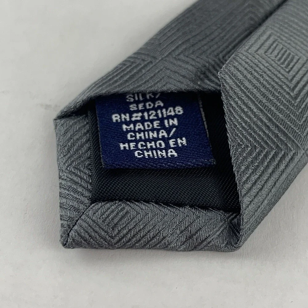 NEW Kenneth Cole Reaction Men's Gray Formal Silk Geometric Neck Tie 58 X 3.5 NWT